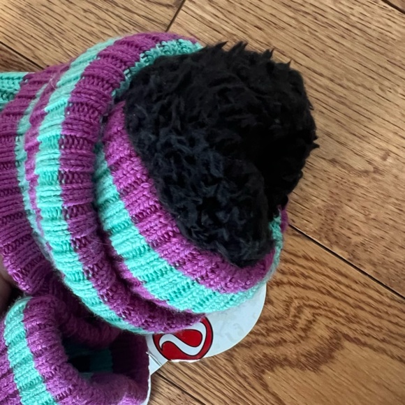 Lululemon totally toasty mittens NWT - Picture 5 of 7